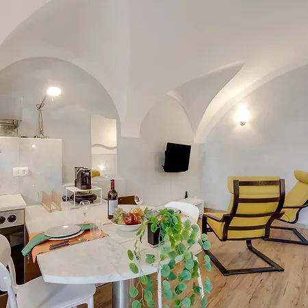 Lory-cosy Gardone Old Town&vittoriale - Happy *